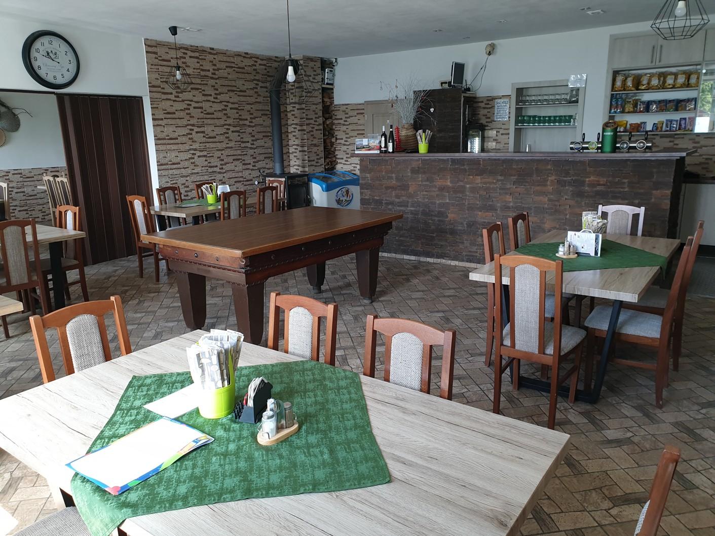 Lokál hostince s výčepem a stoly